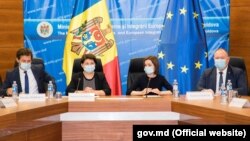 Noul ministru de Externe, Nicu Popescu, prezentat echipei MAEIE de către fostul ministru, Aureliu Ciocoi, în prezența președintei Maia Sandu și a prim-ministrei Natalia Gavrilița, 9 august 2021