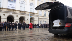 У Львові попрощалися з поліцейською Вікторією Шпилькою, яка загинула внаслідок теракту (відео)