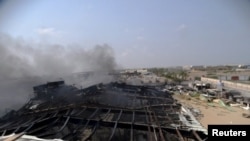 آثار القصف على معمل للالبان في الحديدة،1 نيسان 2015