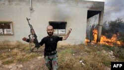 مقاتل في قرية بريف دمشق