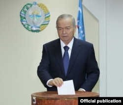 Uzbek President Islam Karimov casts his ballot.