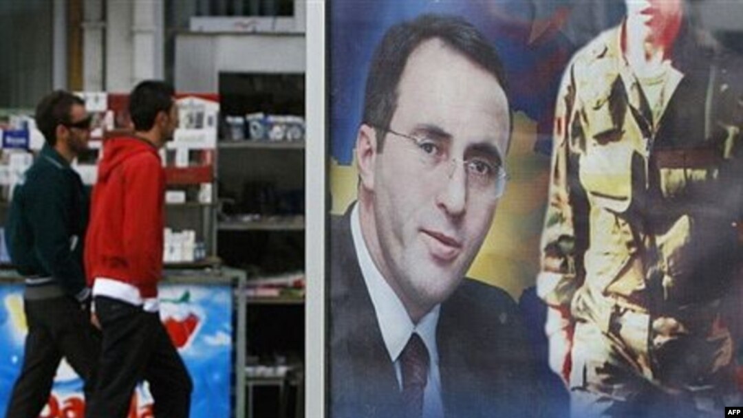 Poster u Prištini sa likom Ramuša Haradinaja na kojem piše "Kosovo ti želi dobrodošlicu", 03.04.2008. 