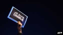 Франция и весь мир скорбят по погибшим в Париже журналистам