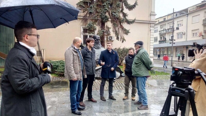 Aktivisti iz Valjeva odbacuju krivicu zbog transparenta o Vučiću