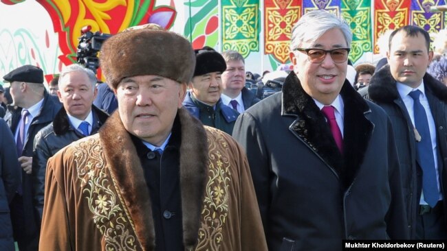 Первый президент Казахстана Нурсултан Назарбаев и вступивший в должность президента после отставки Назарбаева Касым-Жомарт Токаев на праздновании Наурыза в столице. 21 марта 2019 года.