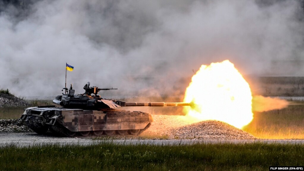  Український танк Т-84 стріляє під час міжнародних навчань «Танковий виклик сильної Європи-2018». Німеччина, 8 червня 2018 року