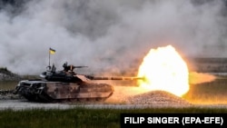 Український танк робить постріл під час спільних навчань України та НАТО. Червень 2018 року