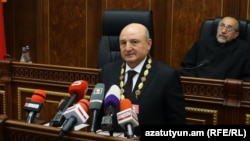 Armenia - Vartan Ghukasian is sworn in as mayor of Gyumri, April 19, 2025. 