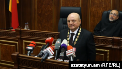 გიუმრის მერი ვარდან ღუკასიანი დააკავეს.