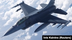 Avion F-16 vazdušnih snaga SAD u vežbama nad Estonijom, 6. jun 2018.