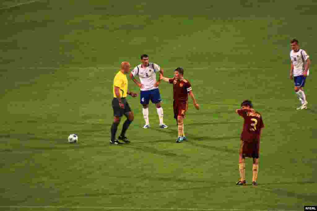 Tribunada savaş, meydanda barış... #12