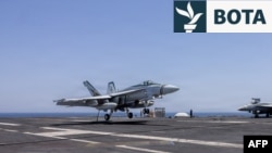 Një aeroplan F/A-18E i ushtrisë amerikane duke ateruar në aeroplanmbajtësen USS George H.W. Bush. 27 prill 2026.