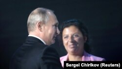 Vladimir Putin və RT telekanalının baş redaktoru Margarita Simonyan