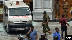 На месте одного из взрывов на Шри-Ланке.