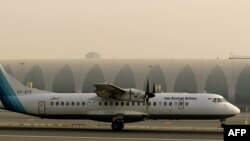 Aseman Airlines компаниясының ATR-72 жолаушылар ұшағы. Дубай әуежайы, 29 шілде 2008 жыл