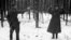 Только в 2006 году министерство обороны Финляндии рассекретило фотоархив военных лет. 1942-й год. Финский солдат расстреливает предполагаемого советского разведчика.