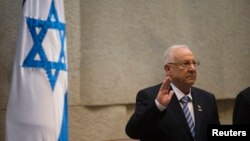 Israel -- Incoming Israeli President Reuven Rivlin swears in during a ceremony at the Knesset, Israel's parliament, in Jerusalem July 24, 2014. 