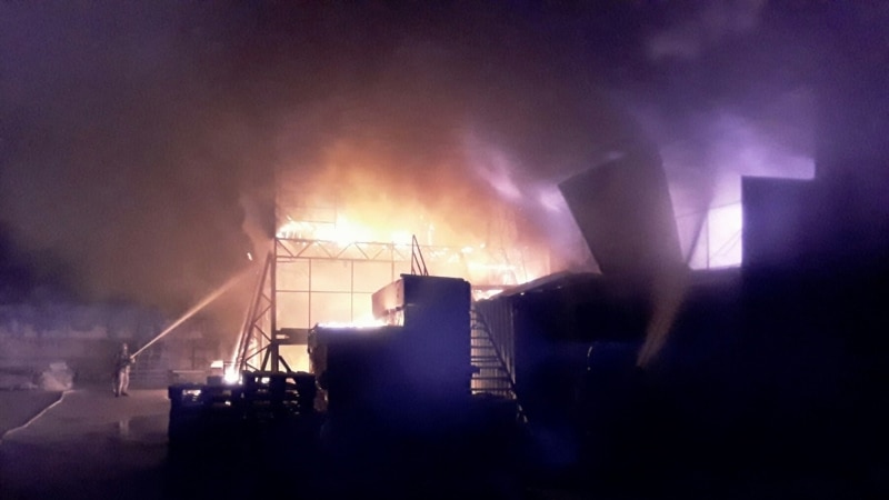 Севастополь: ночью горел склад сантехники (+фото)