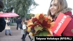 На акции в поддержку Алексея Навального в Санкт-Петербурге.