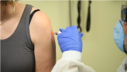 Испытание вакцины от коронавирусной инфекции COVID-19 в США. Иллюстративное фото.