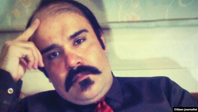 وحید صیادی نصیری از مهرماه امسال و در اعتراض به عدم رعایت اصل تفکیک زندانیان متناسب با جرایم آنها، دست به اعتصاب غذا زده بود.