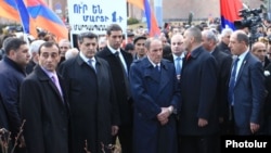 Armenia - Opposition leader Levon Ter-Petrosian and his political allies lay flowers at the site of the 2008 post-eleciton unrest in Yerevan, 1Mar2015.