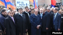 Armenia - Opposition leader Levon Ter-Petrosian (C) and his political allies lay flowers at the site of the 2008 post-eleciton unrest in Yerevan, 1Mar2015.