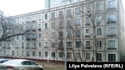 A classic, five-story Khrushchyovka apartment block in Moscow. 