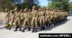 Многие туркменские солдаты из бедных семей