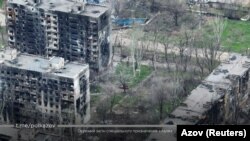 Зруйновані будівлі в Маріуполі внаслідок масштабного вторгнення Росії до України, 24 квітня 2022 року