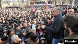 Armenia - Opposition leader Raffi Hovannisian addresses supporters in Vanadzor, 23Feb2013.