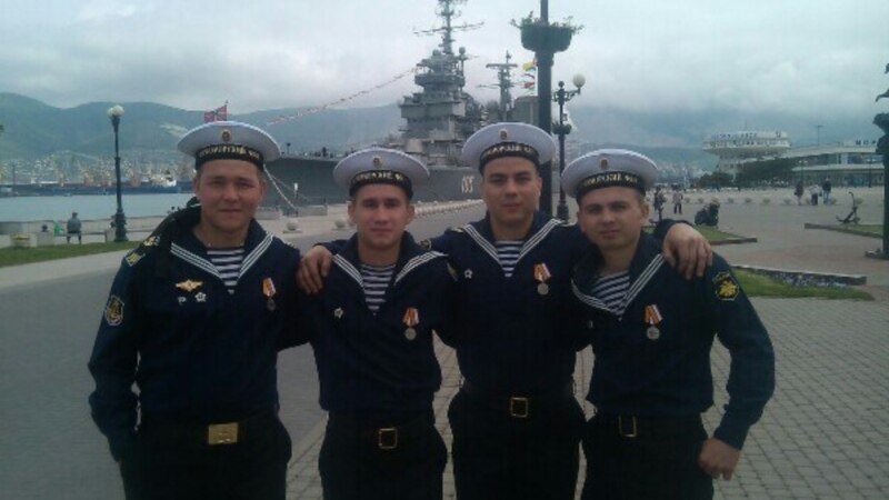 Моряков из Татарстана, участвовавших в аннексии Крыма, выдала совместная фотография