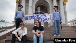 Акція протесту «Проблема 2450: чи знову влада обдурить народ?» на Майдані Незалежності, Київ, 22 червня 2010 року