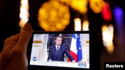 Президент Франції Емманюель Макрон виступає з новорічною промовою