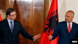 Albanian Prime Minister Edi Rama (right) and Serbian counterpart Aleksandar Vucic give a press conference after their meeting in Tirana on May 27.