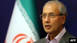 سخنگوی دولت نوشته اعتراضهای اخیر «پایههای مناقشه سیاسی داخل» ایران را «حداقل تا انتخابات ۱۴۰۰ رقم خواهد زد».