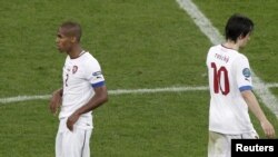 Слева: игрок сборной Чехии по футболу Теодор Гебре Селассие.
