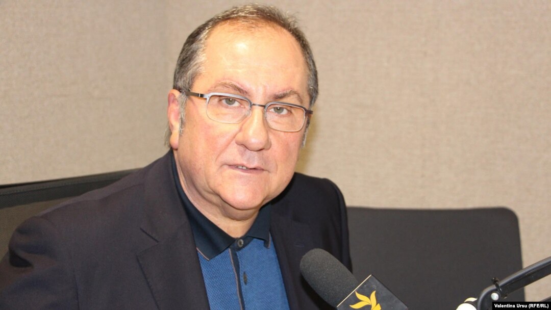 Nicolae Andronic în studioul Europei Libere la Chișinău