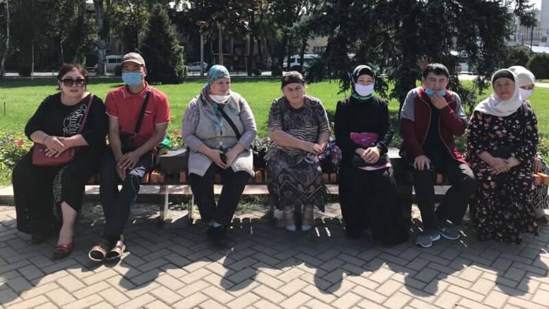 Родственники кыргызстанок в Сирии провели акцию в Бишкеке