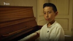 Музыкант ұл Денис Тенге арнау шығарды