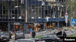 Urmările unui atac rusesc cu rachetă la Kiev, pe 19 octombrie 2026. Ucrainenii spun că din nou nu au fost avertizați de sistemele de supraveghere din SUA.