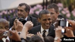 Președintele Barack Obama la sosirea în Franța, la reuniunea G20 de la Cannes