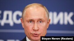 Рускиот претседател Владимир Путин на прес-конференција со српскиот претседател Александар Вучиќ  во Белград, Србија, на 17 јануари 2019 година