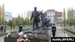 Уфада Мостай Кәрим һәйкәле