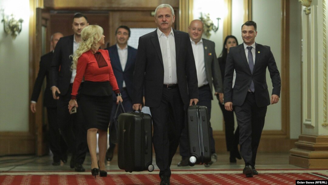 Specialiștii în drept consultați de Europa Liberă spun că Liviu Dragnea a urmărit, cel mai probabil, incomodarea celor de la PSD în campania electorală