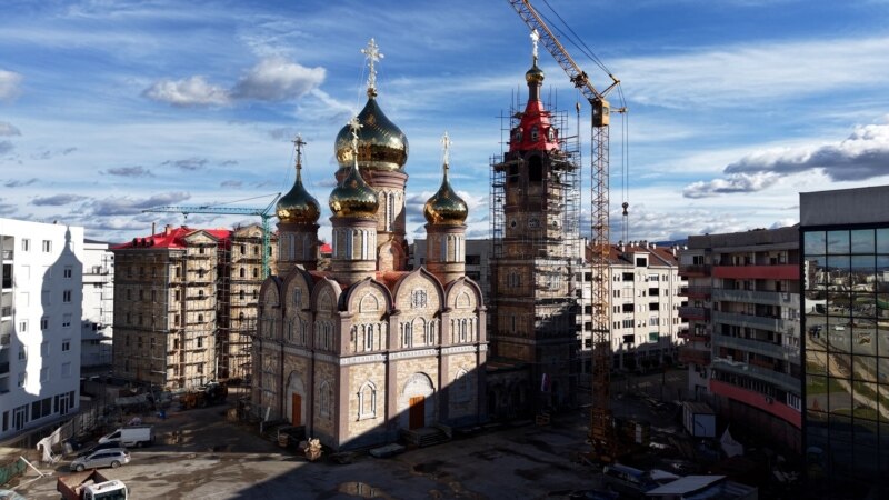 În spatele zidurilor bisericii ruso-sârbești de la Banja Luka. Unde ajung milioanele de la buget?