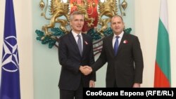 Secretarul general NATO Jens Stoltenberg și președintele Bulgariei Rumen Radev