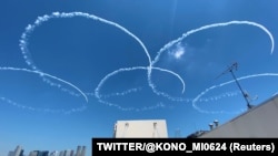 Olimpijski krugovi koje su napravili avioni protivvazdušne odbrane Japana kao dio vježbe za otvaranje Olimpijskih igara u petak, 23. jula