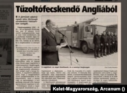 John Nicols, az Egyesült Királyság budapesti nagykövete Vásárosnaményban a John McGough által adományozott tűzoltóautó átadóján a Kelet-Magyarország 2007. április 21-i számában