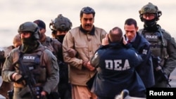 مادورو متهم است بر شبکه‌ای برای قاچاق کوکائین نظارت داشته که با گروه‌های خشونت‌گرا از جمله در مکزیک، کلمبیا و ونزوئلا همکاری می‌کرده است